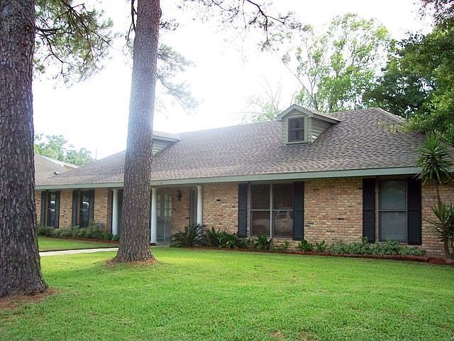 1st image of 950 Sherwood Forest Blvd