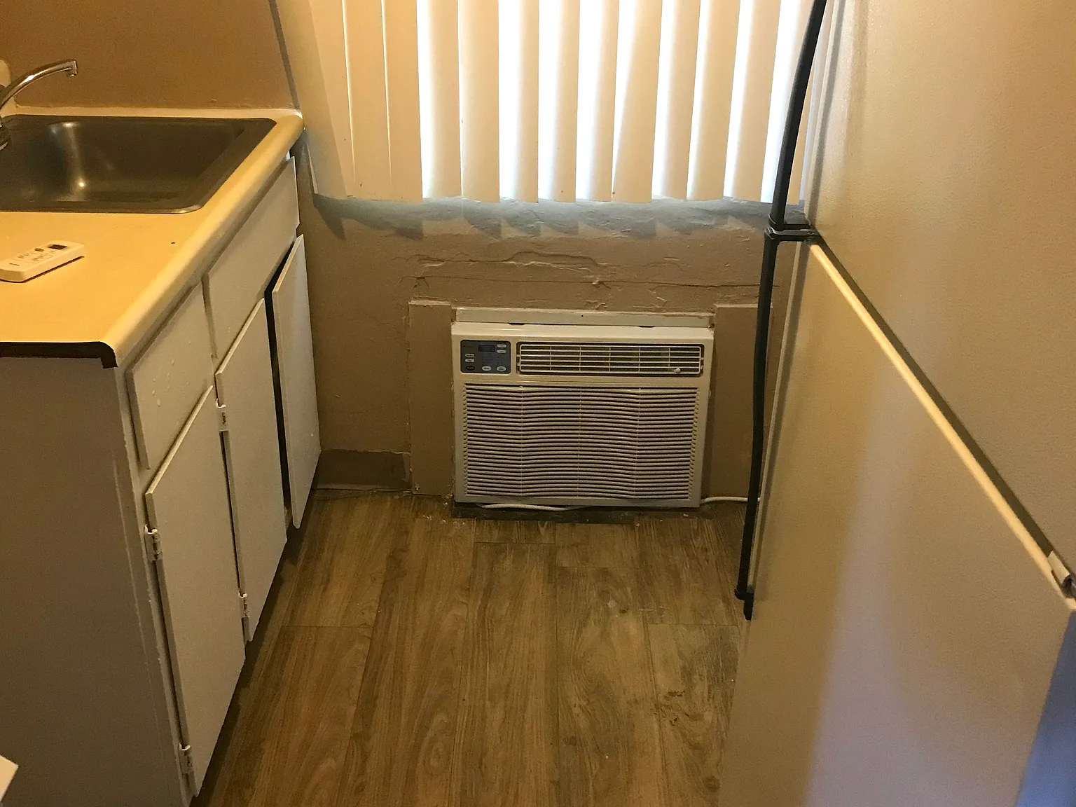 Studio, 1.0 bath, $825 — Photo 3