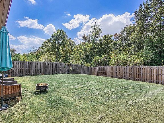 3rd image of 1125 Savannah Ln
