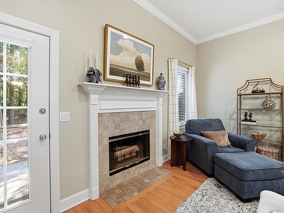 4th image of 3287 Gramercy Pl