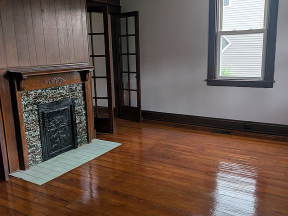 3rd image of 4924 Jameson St