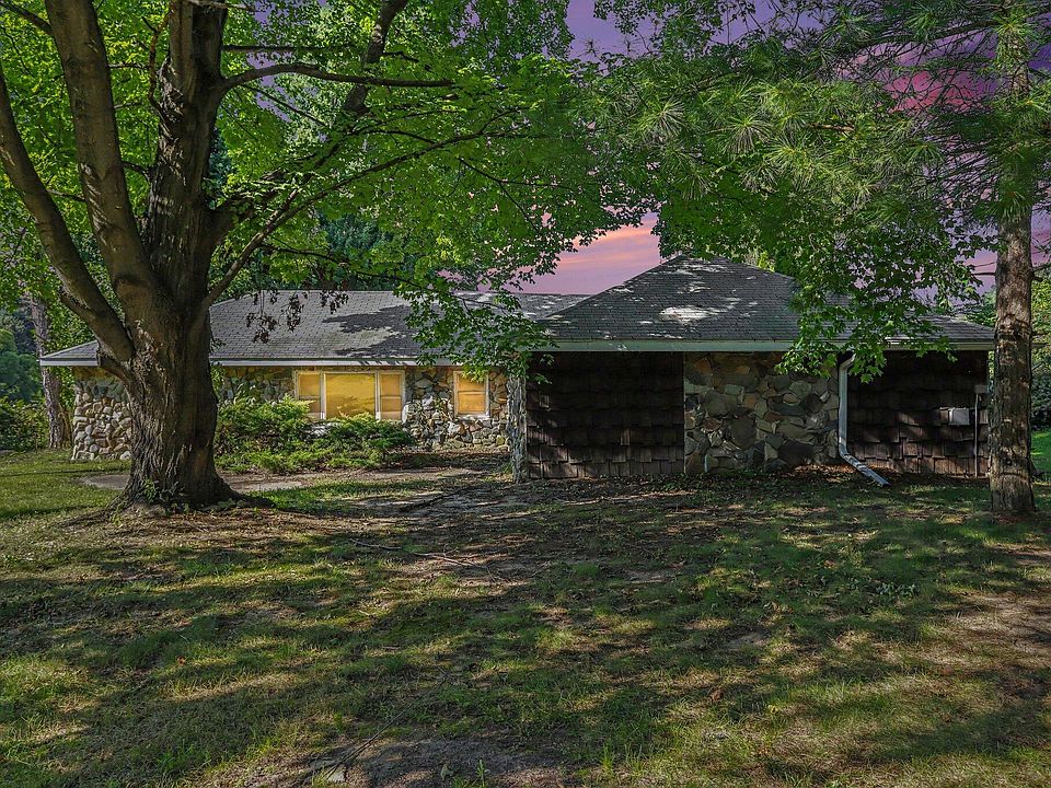 1st image of 24156 Banker St