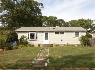 99 Hollow Tree Dr, Cranston, RI 02920