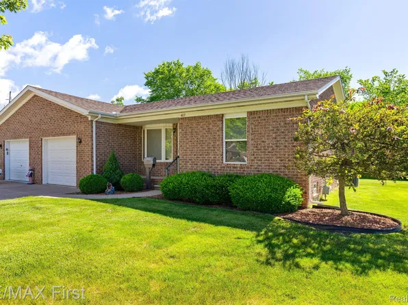 403 River Valley Dr, Marine City, MI 48039