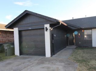 718 Swan Lake Rd, Edmond, OK 73003