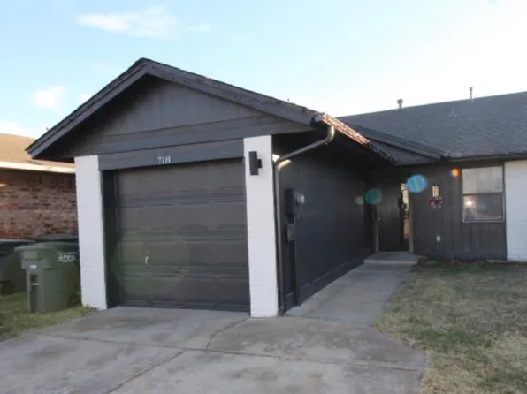 718 Swan Lake Rd, Edmond, OK 73003