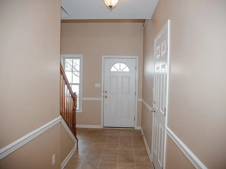 465 Sunday Dr — Photo 3