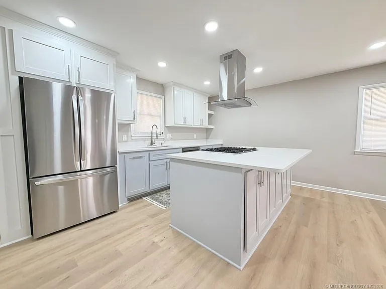 424 N Market Ave — Photo 7