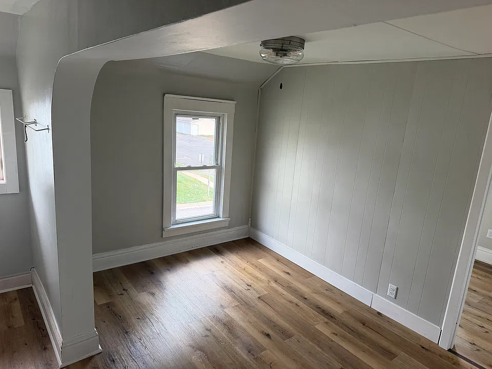 150 E Main St #2
