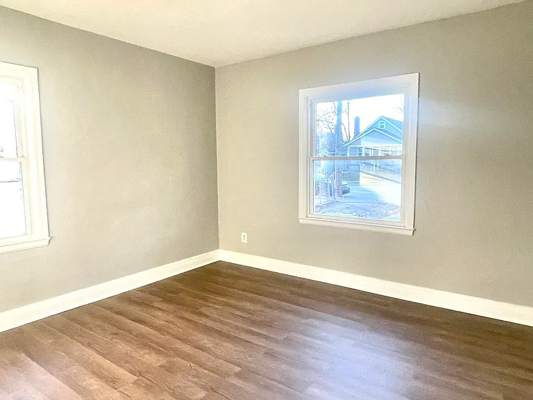 120 Clyde St — Photo 8