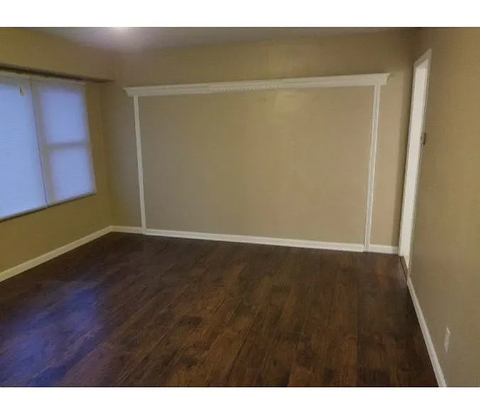 3925 Pine Ave — Photo 4