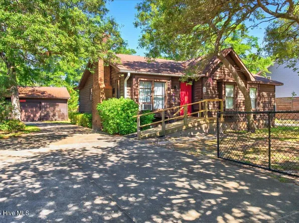 163 NW 9th Street, Oak Island, NC 28465