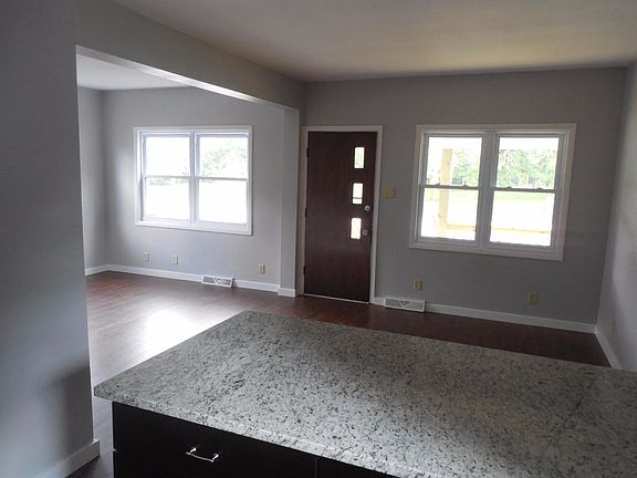 5th image of 1511 Marquette Ave
