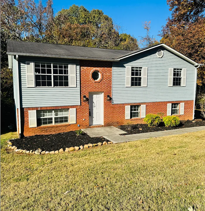 1221 Overton Ln