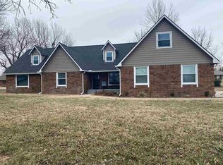 718 Meadowbrook Dr, Parkerfield, KS 67005