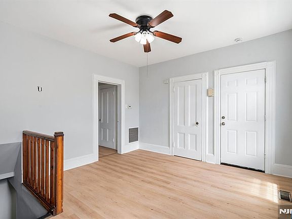 5th image of 279 4th St