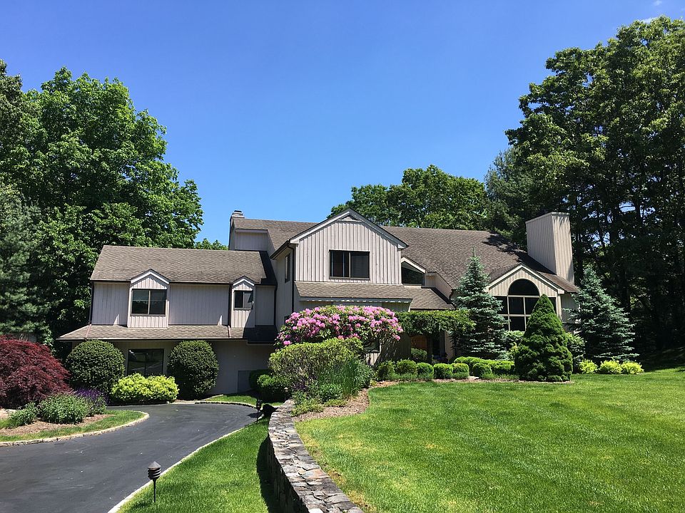1st image of 6 Piping Brook Ln