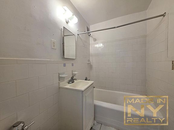 5th image of 1625 Rockaway Pkwy APT 6r