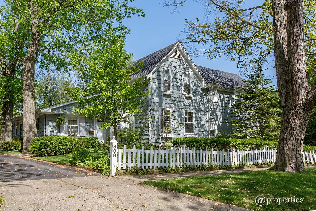 808 Rice St photo 1