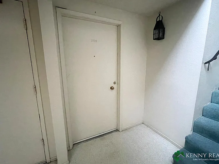 3709 Fairfax Way — Photo 2