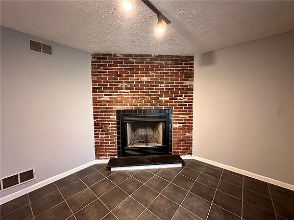 4th image of 366 Central Dr