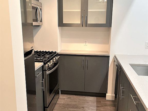 3rd image of 11 Cooper St #4D