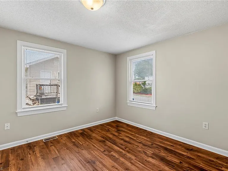 104 S Raleigh St — Photo 9