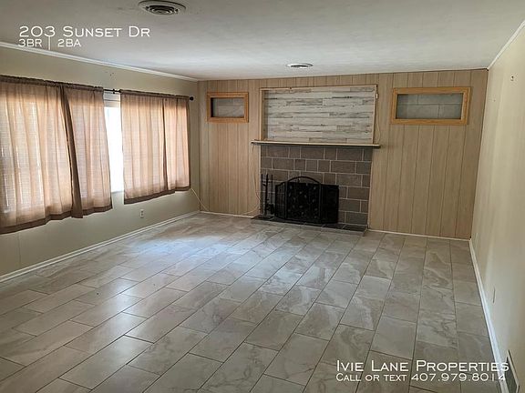 4th image of 203 NW Sunset Dr