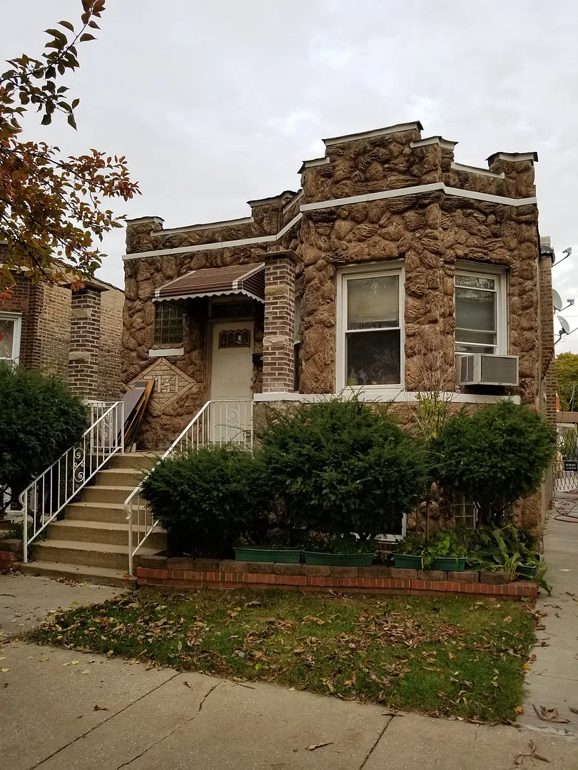 3131 S Springfield Ave photo 1