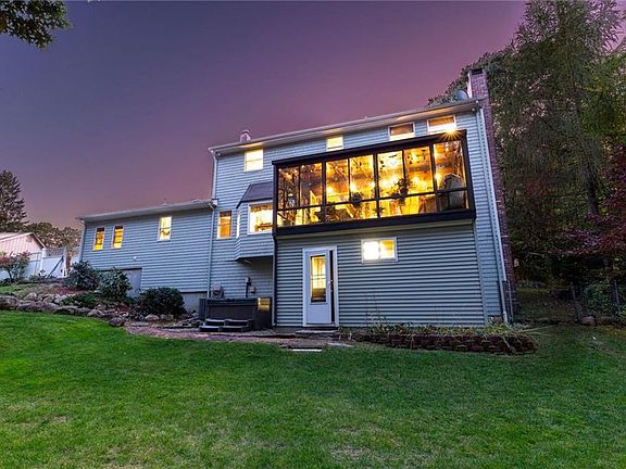 5th image of 11 Blue Spruce Dr