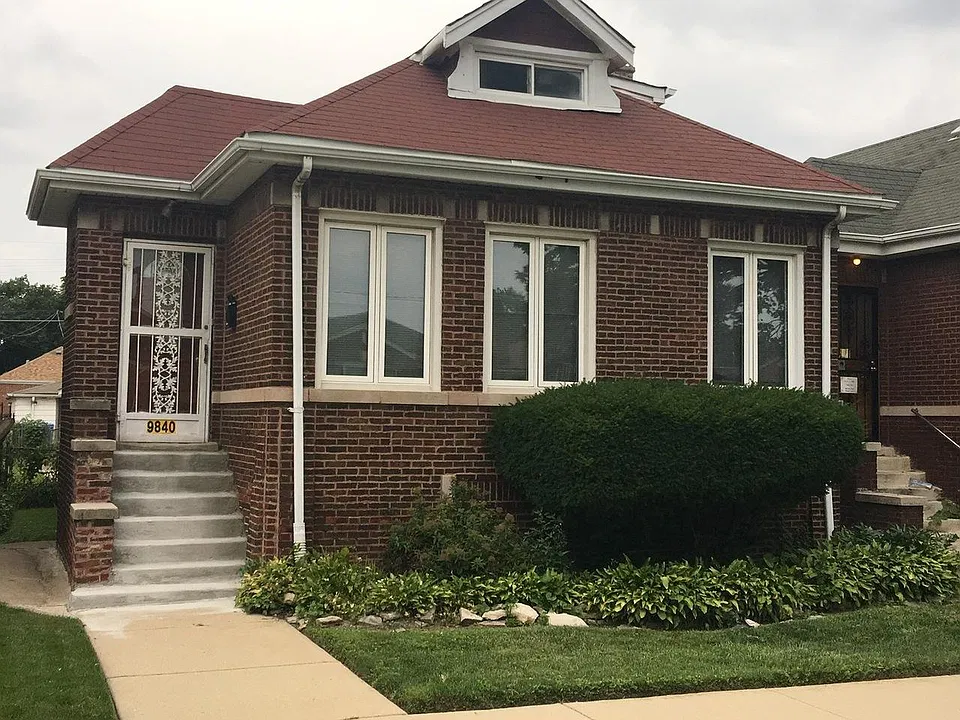 9840 S Drexel Ave
