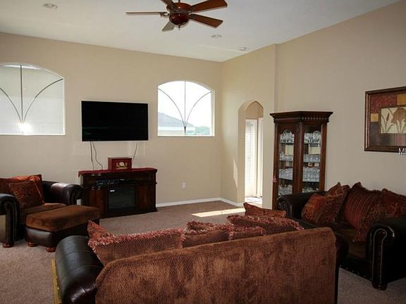 5th image of 2827 Park Meadow Dr