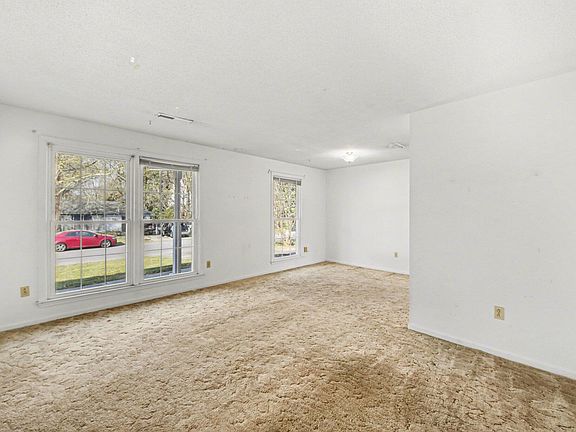 5th image of 123 Saint Marks Dr