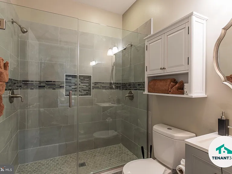 3221 Noble St #4 — Photo 16
