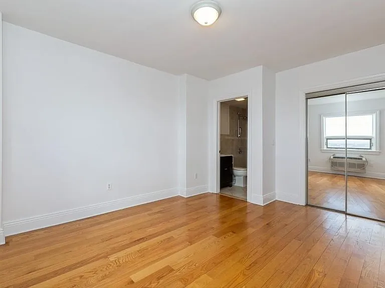 809-815 22nd St #704 — Photo 13
