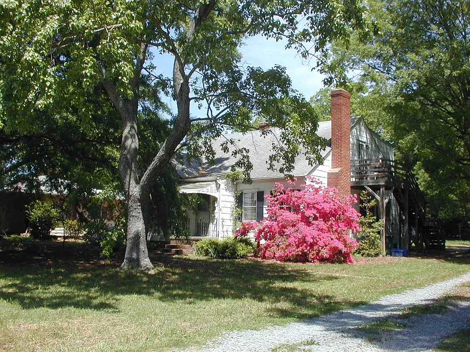 404 Hillsborough Rd