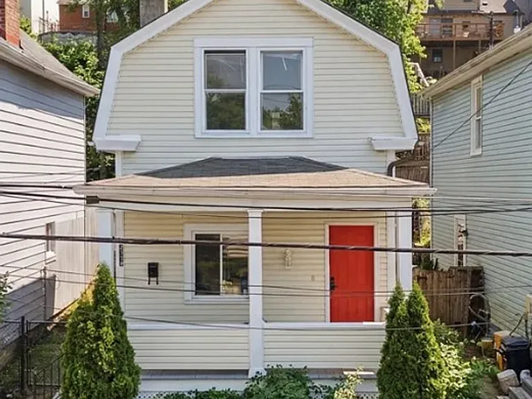 233 Edith St — Photo 1