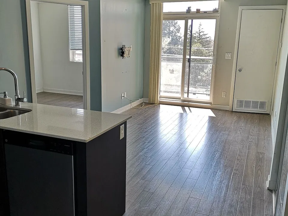 3560 Saint Clair Ave E #423
