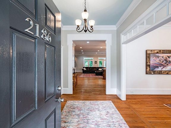 5th image of 2186 Cumberland Dr SE