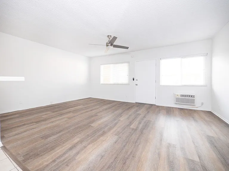 1166 S. Crenshaw Blvd — Photo 4
