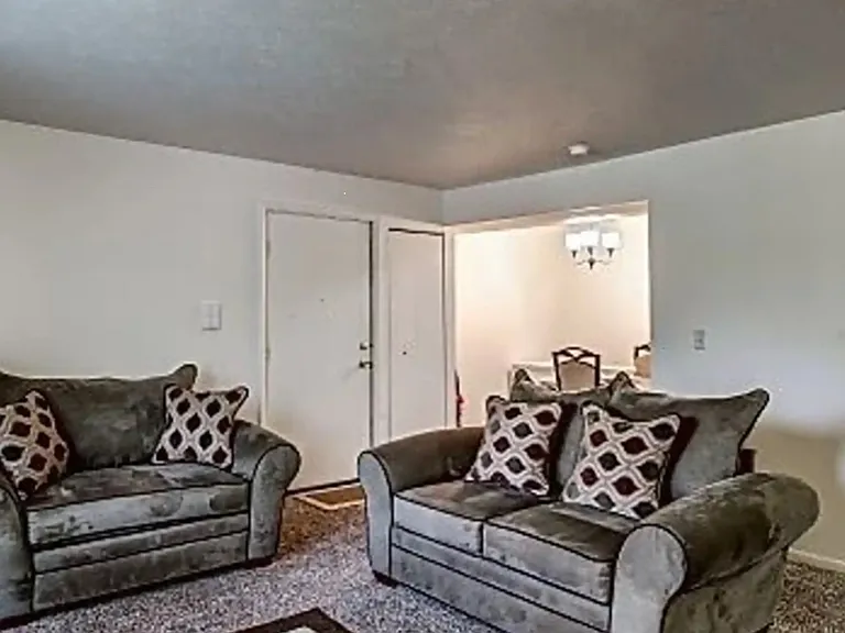 374 Riverside Dr #7 — Photo 2