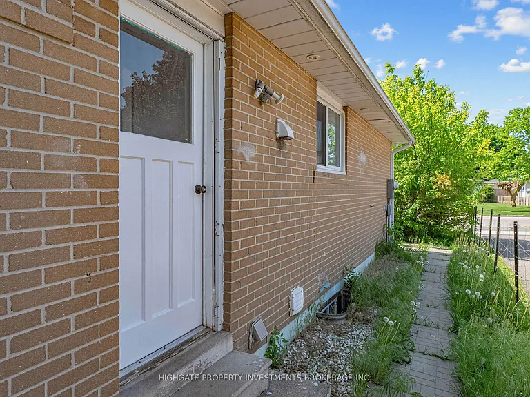 36 Reigate Ave #BASEMENT — Photo 3