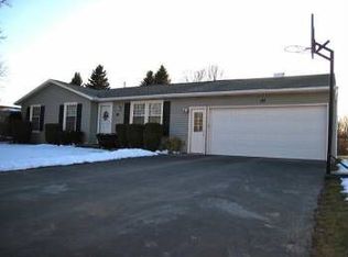 141 Stoneycreek Dr, Rochester, NY 14616