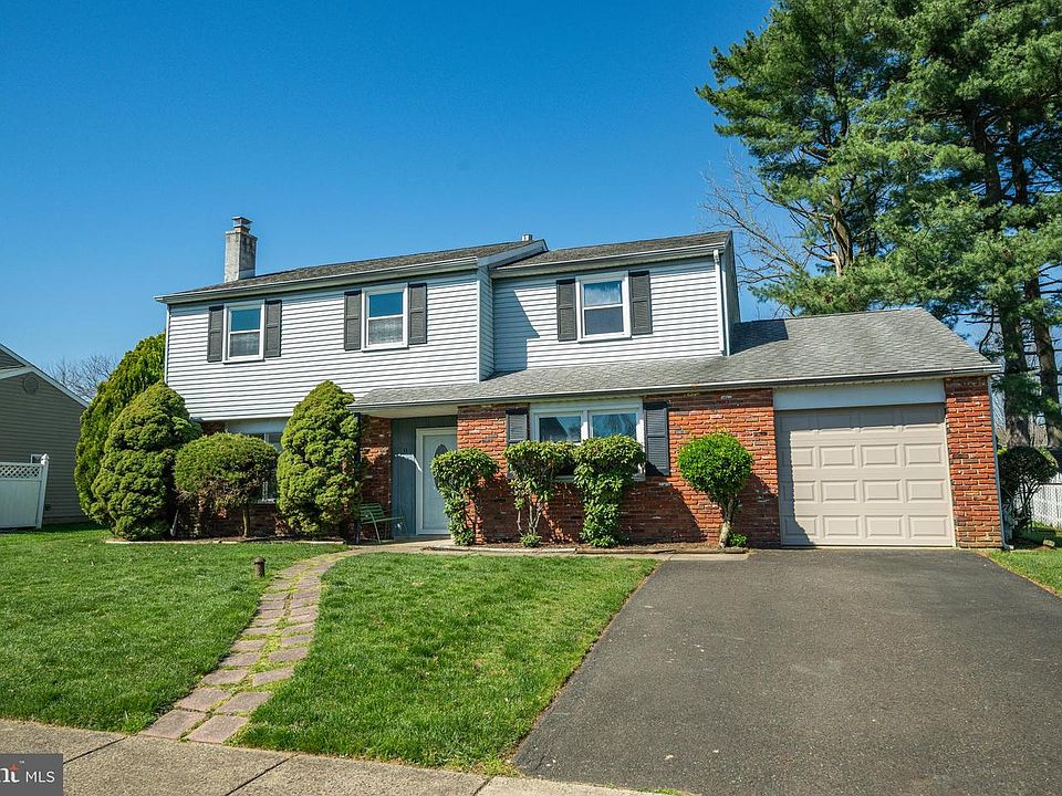 1st image of 11 Maplewood Dr