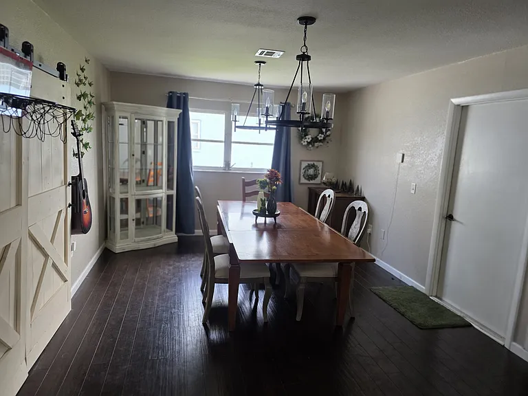 3263 Geneva St — Photo 12
