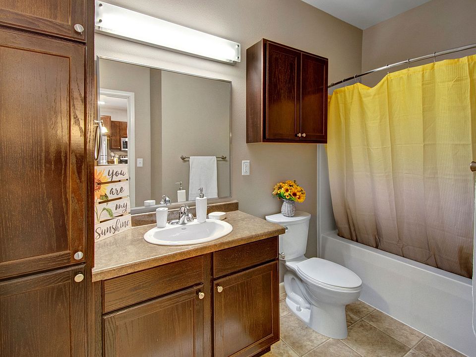 Dakota Commons Bathroom
