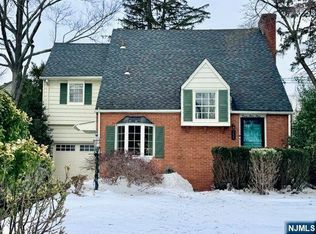 355 Kensington Dr, Ridgewood, NJ 07450