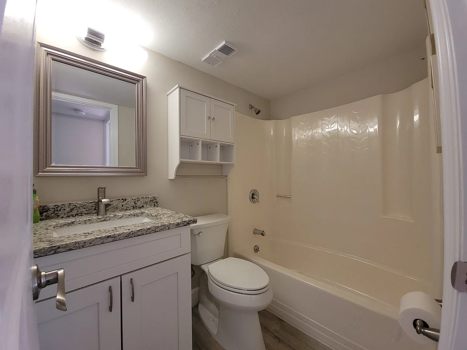 2 bed, 800 sqft, $1,800 — Photo 2