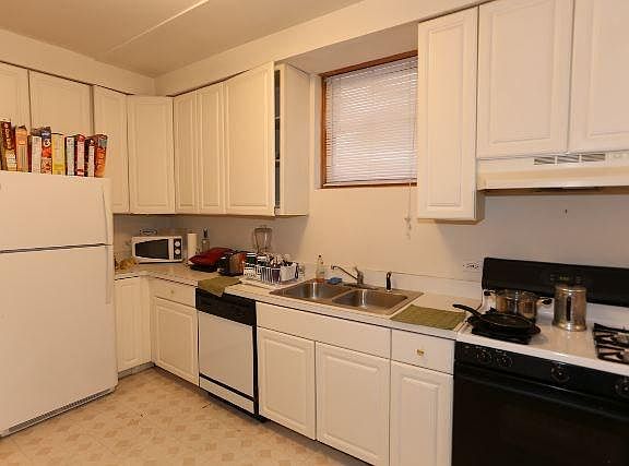 2nd image of 1112 N Marshfield Ave