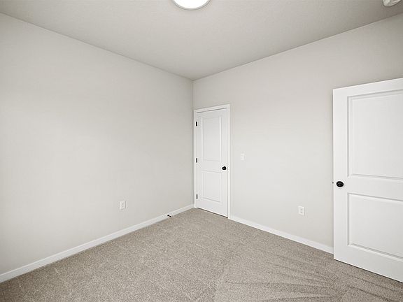 4th image of 1121 Featherstone Ave NE